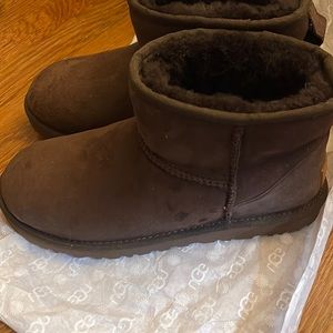Ugg classic mini boot II size 9